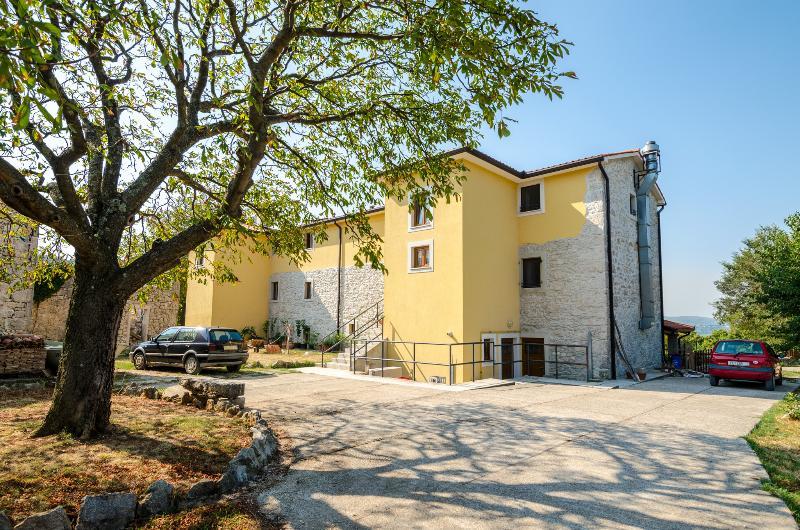 Villa Calussovo Ripenda Kras Extérieur photo